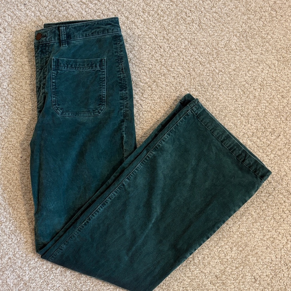 Faherty Stretch Cord Patch Pocket Pant with Slight Flare in Green (Sea Moss)